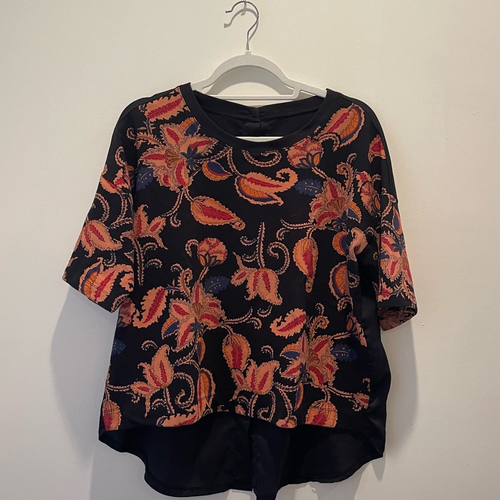 Dash and Dot Patterned Tee Shirt